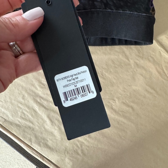 NWT Peloton Sports Bra High Neck Pride Flag Black Rainbow Size Medium - Picture 9 of 16